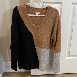 Vigoss Women's V-Neck Sweater - Black, Tan, and Gray